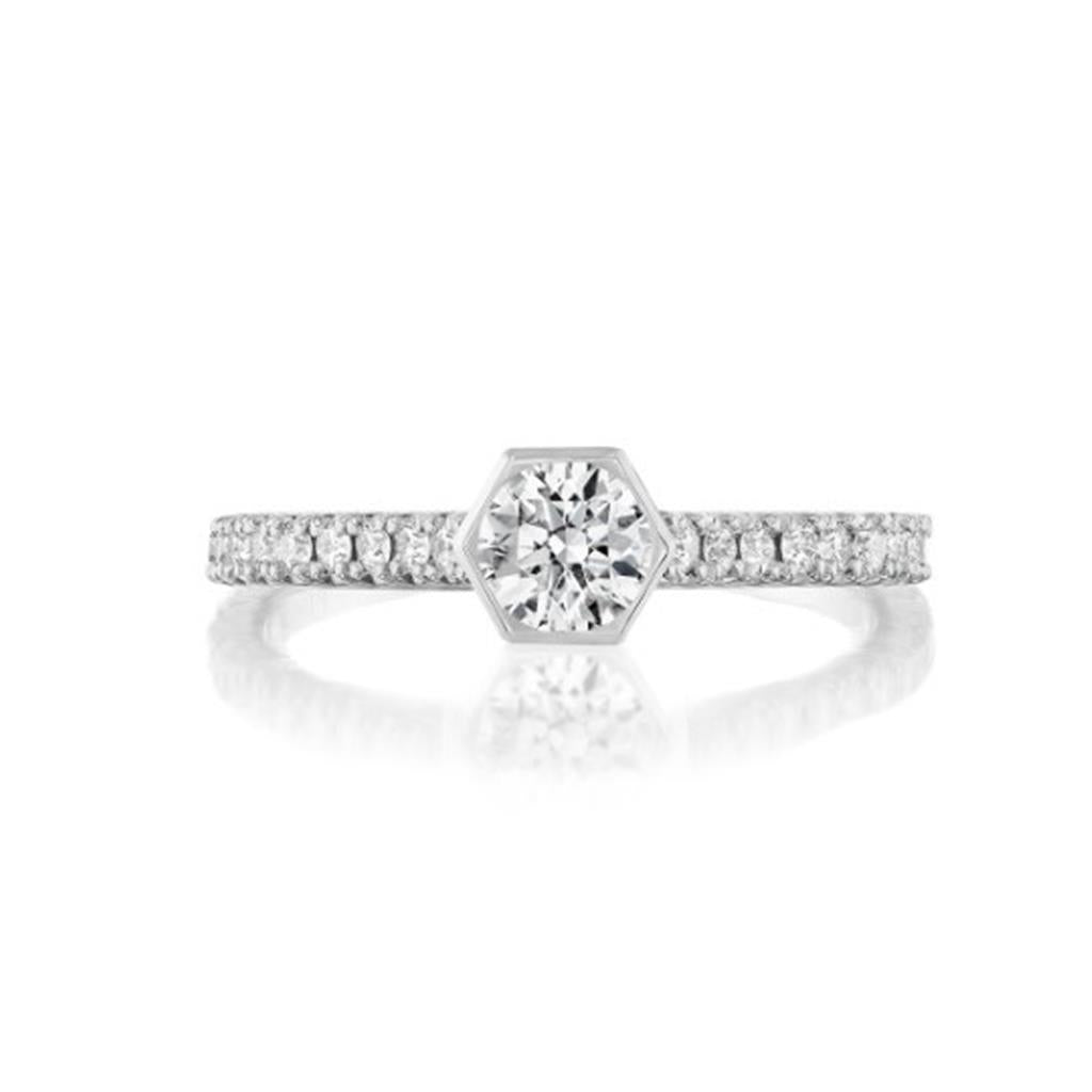 Bague à diamant de style solitaire