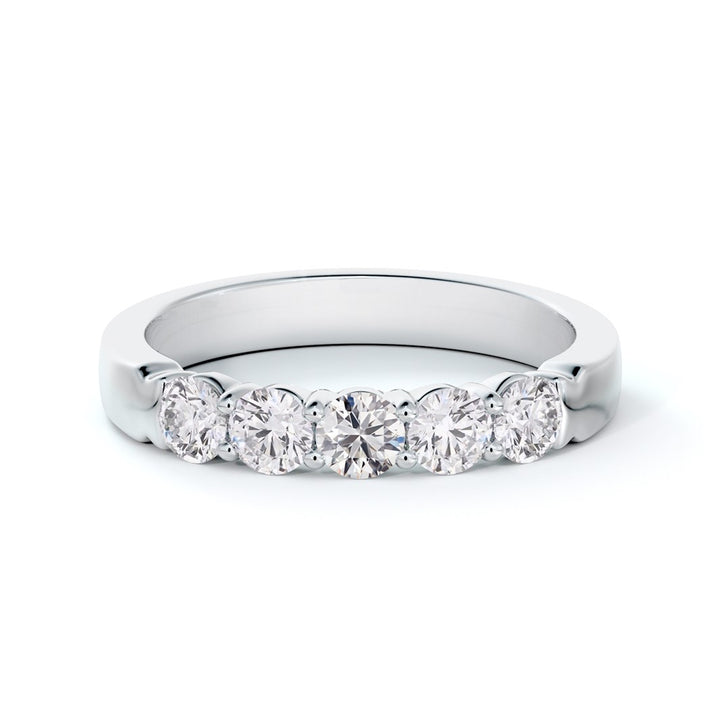 Bague alliance en platine à griffes partagées sertie de diamants 0.75 ct