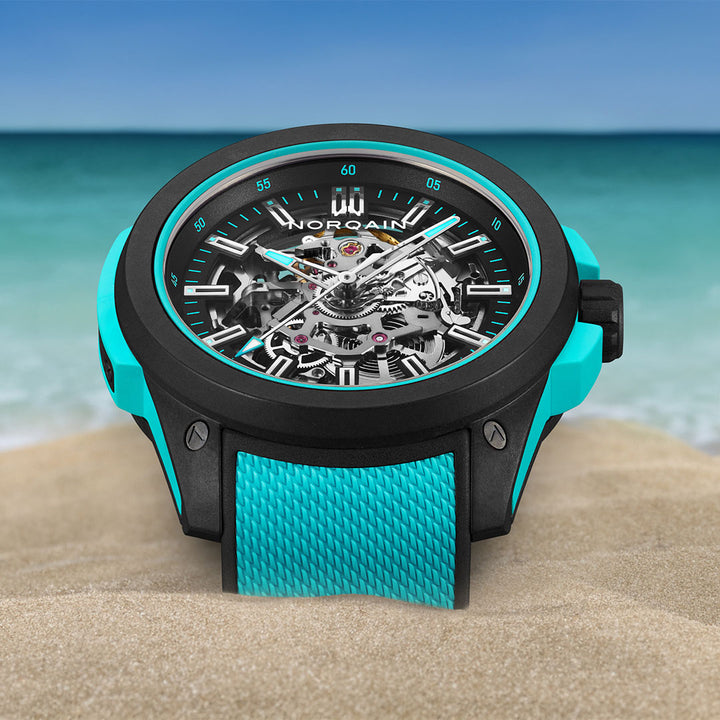 Montre NORQAIN Wild ONE Skeleton Turquoise automatique en matériau NORTEQ® à base de fibre de carbone bracelet caoutchouc 42 mm