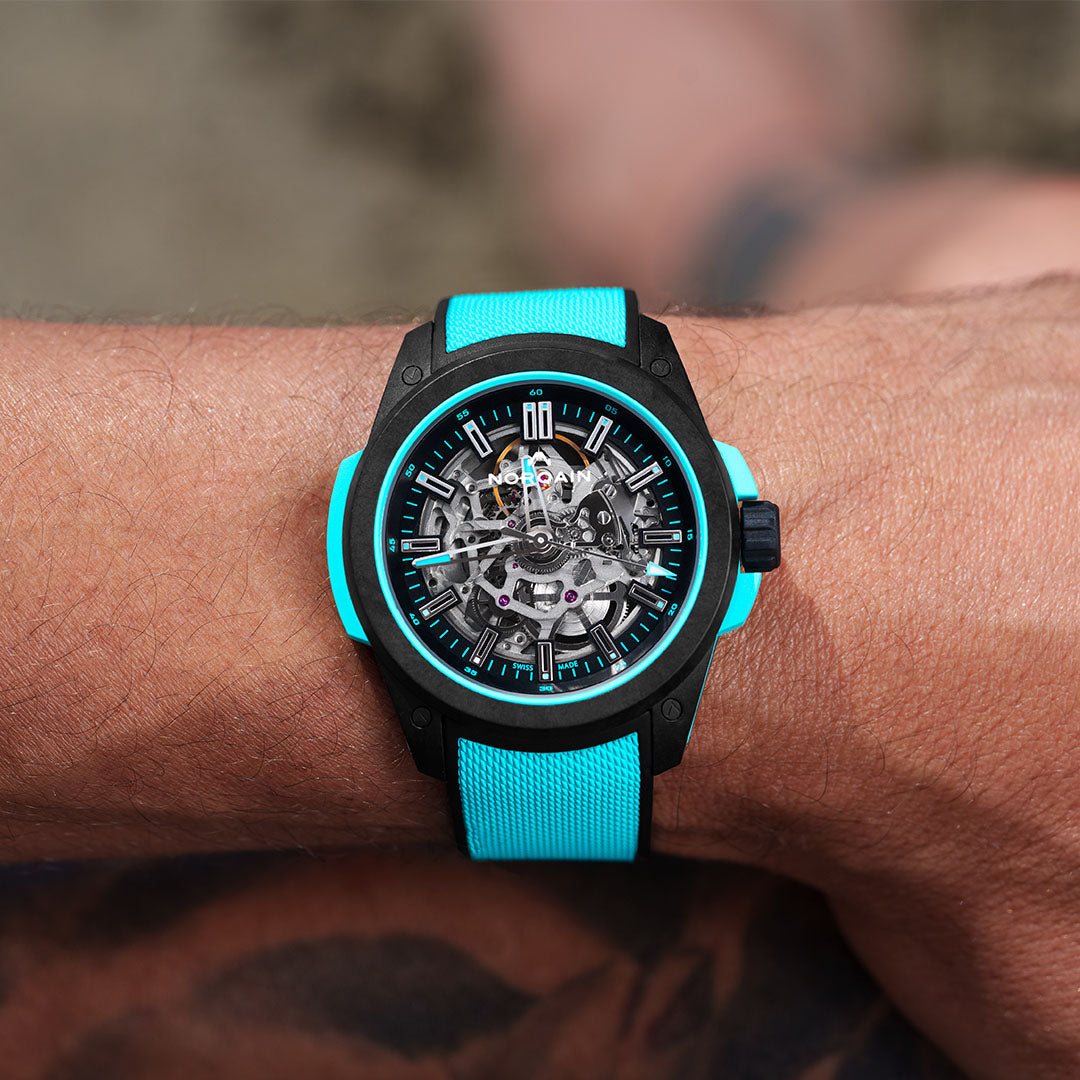 Montre NORQAIN Wild ONE Skeleton Turquoise automatique en matériau NORTEQ® à base de fibre de carbone bracelet caoutchouc 42 mm