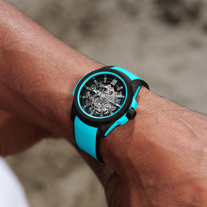 Montre NORQAIN Wild ONE Skeleton Turquoise automatique en matériau NORTEQ® à base de fibre de carbone bracelet caoutchouc 42 mm