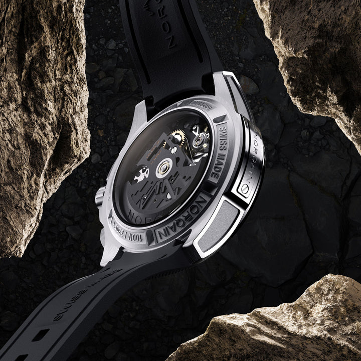Montre NORQAIN Independence Skeleton Chrono automatique en acier inoxydable bracelet caoutchouc 42 mm