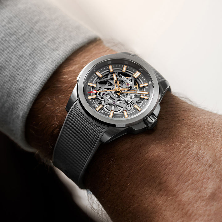 Montre NORQAIN Independence Skeleton automatique en acier inoxydable bracelet caoutchouc 42 mm