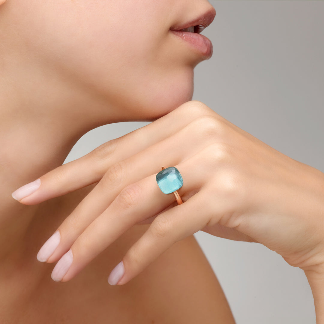 Bague Pomellato Nudo Maxi en or rose et blanc 18k topaze bleu ciel PAB2010-O6000-000OY