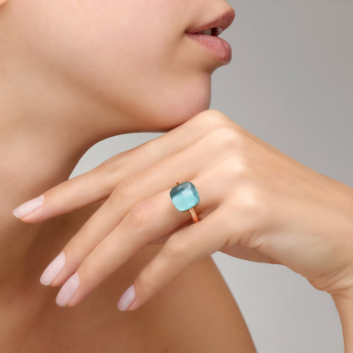 Bague Pomellato Nudo Maxi en or rose et blanc 18k topaze bleu ciel PAB2010-O6000-000OY