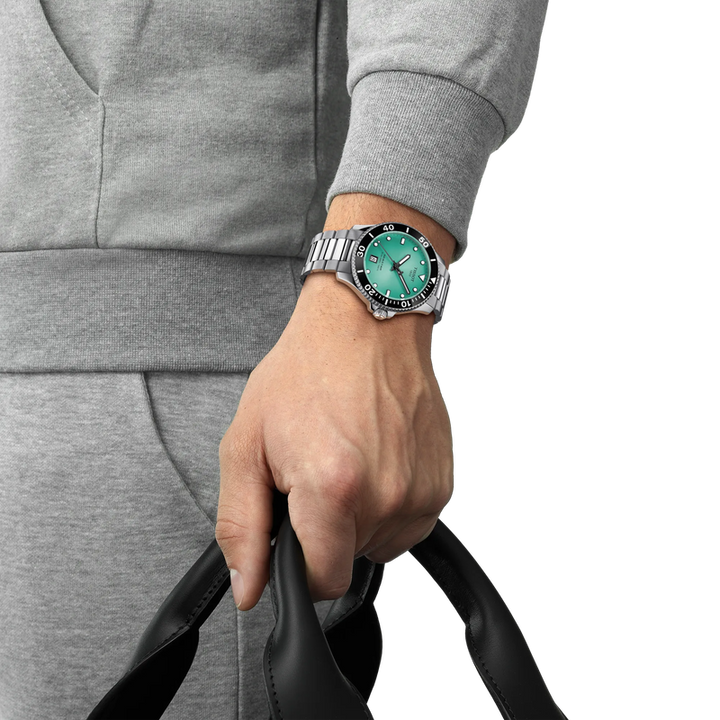 Montre Tissot Seastar 1000 quartz en acier inoxydable 40 mm T120.410.11.091.00