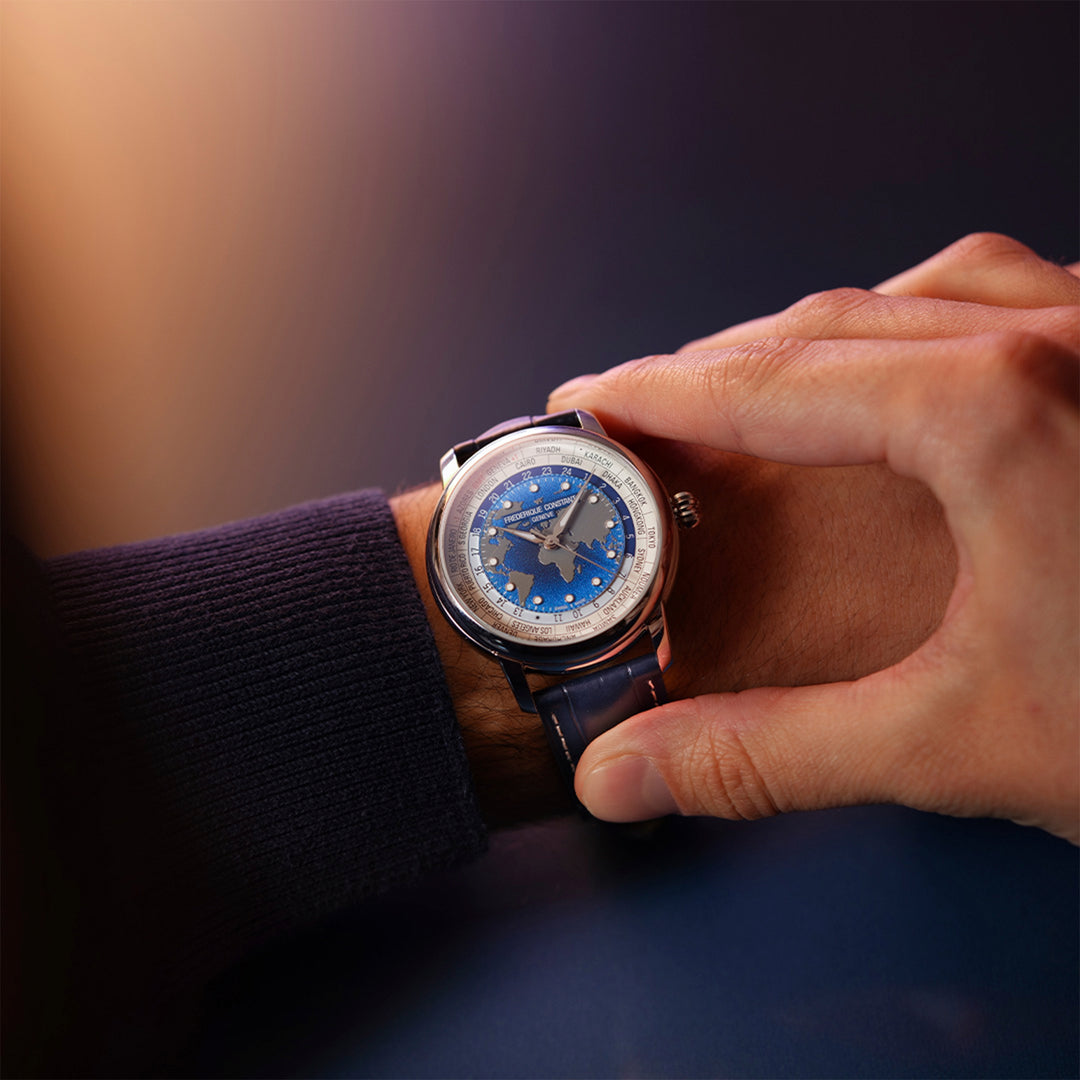 Montre Frederique Constant Classic Worldtimer automatique en acier inoxydable bracelet cuir 40 mm FC-719BLW3H6