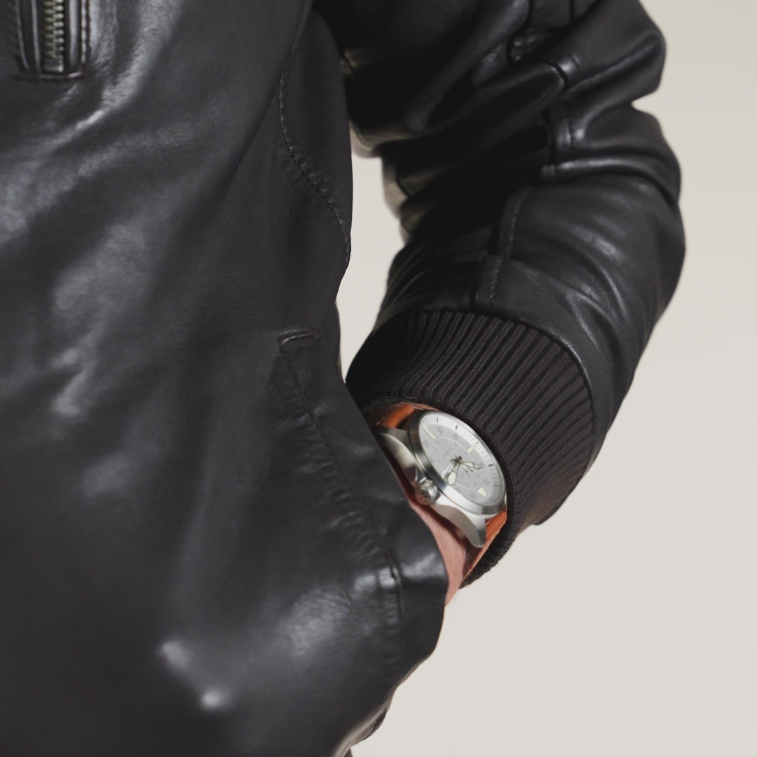 Montre Hamilton Khaki Aviation Pilot Day Date Auto automatique en acier inoxydable avec bracelet en cuir 42 mm H64635550