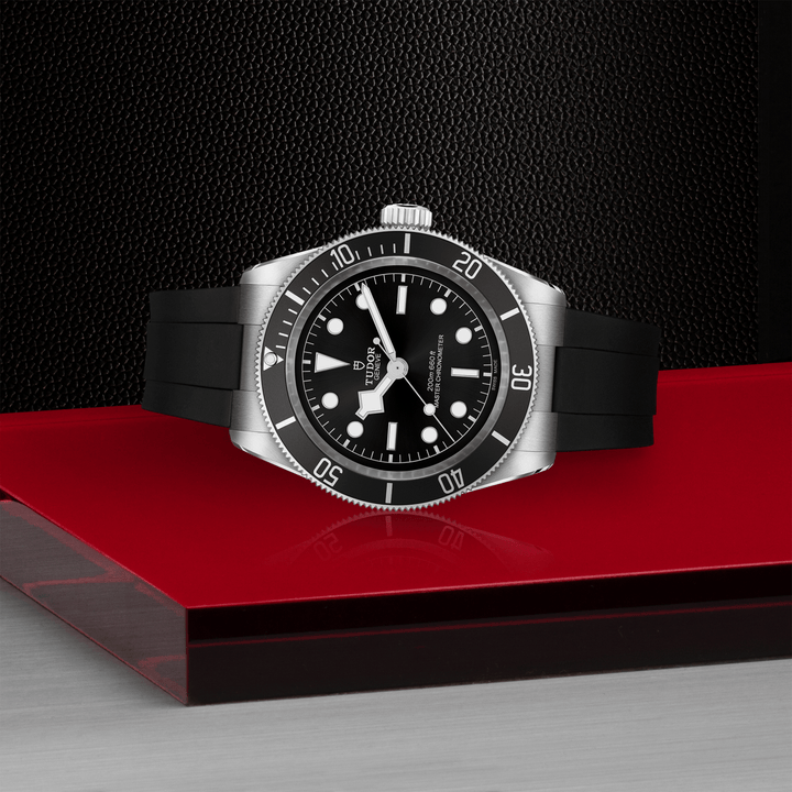 TUDOR Black Bay automatique en acier inoxydable bracelet caoutchouc 39 mm M7941A1A0NU-0002